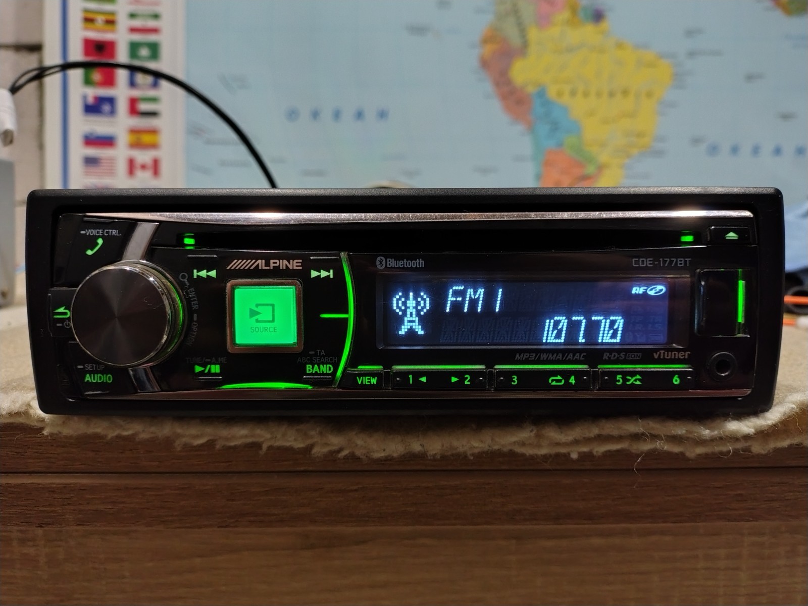 Alpine CDE-177BT Car Stereo CD Media Receiver Fully Working Great Shape