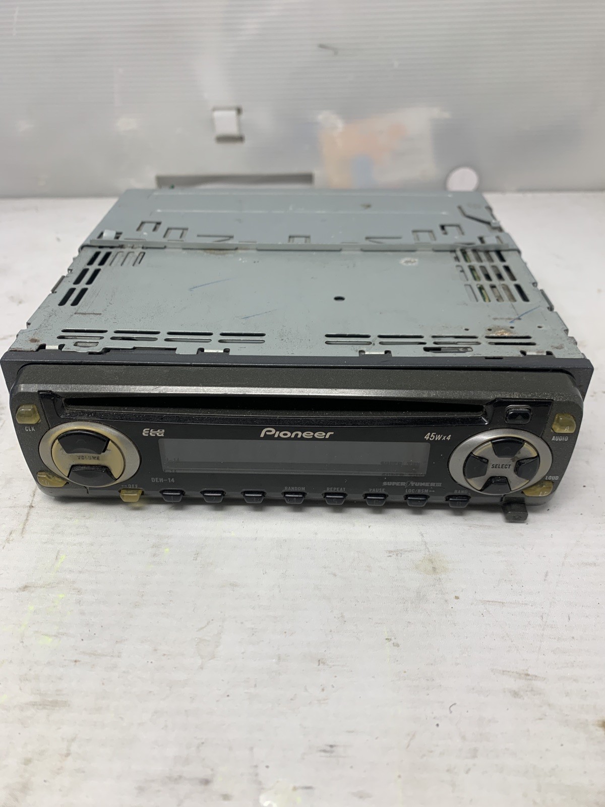 Vintage Oldschool Pioneer car stereo CD player DEH-1400