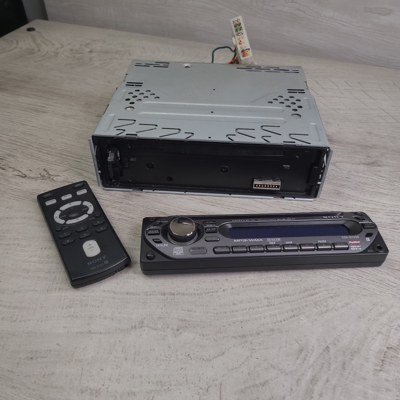 Sony CDX-GT200 Xplod Car Stereo CD Player MP3 AUX INCLUDES REMOTE