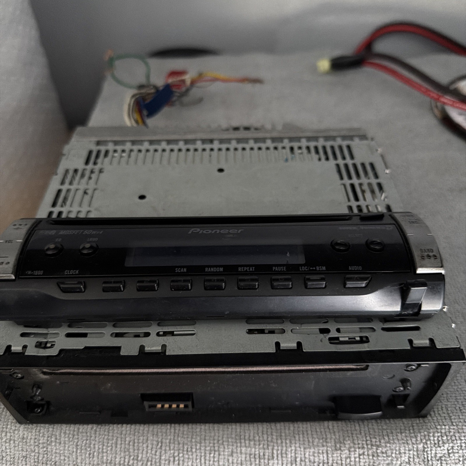 Pioneer DEH-1800 In-Dash Car CD Receiver Detachable Faceplate Tested Works
