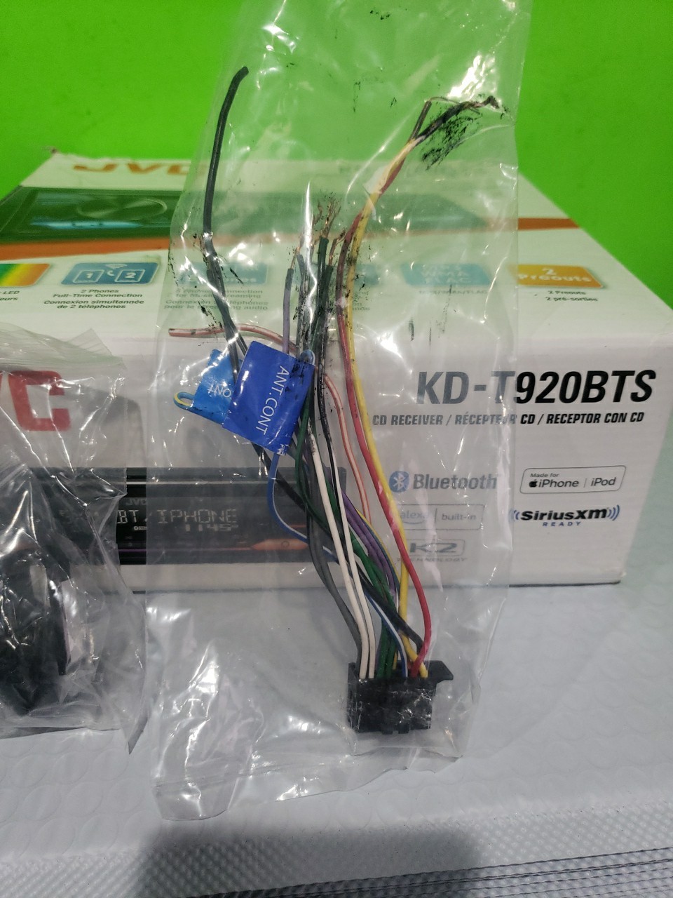NIB JVC KD-T920BTS 1-DIN, AM/FM/CD Car Audio Receiver w/ Bluetooth USB Open Box