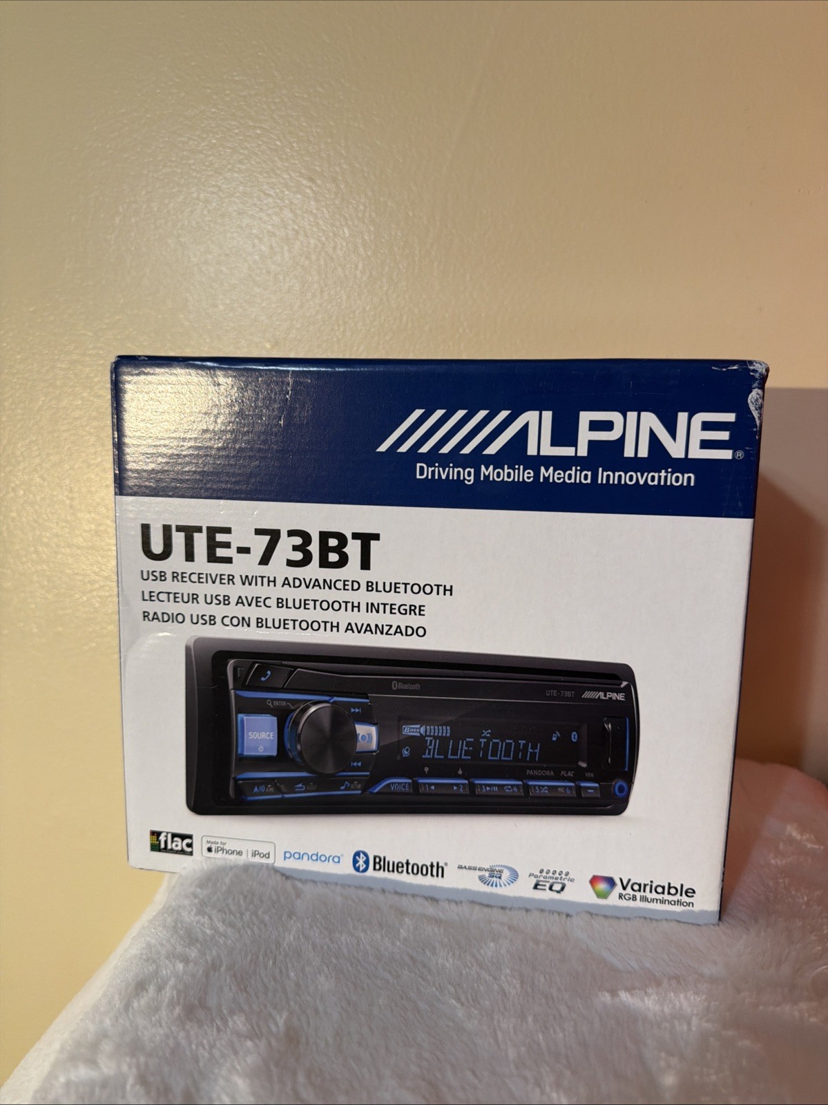 Alpine UTE-73BT, Single-DIN Digital Media Stereo w/ Bluetooth, USB & Auxiliary