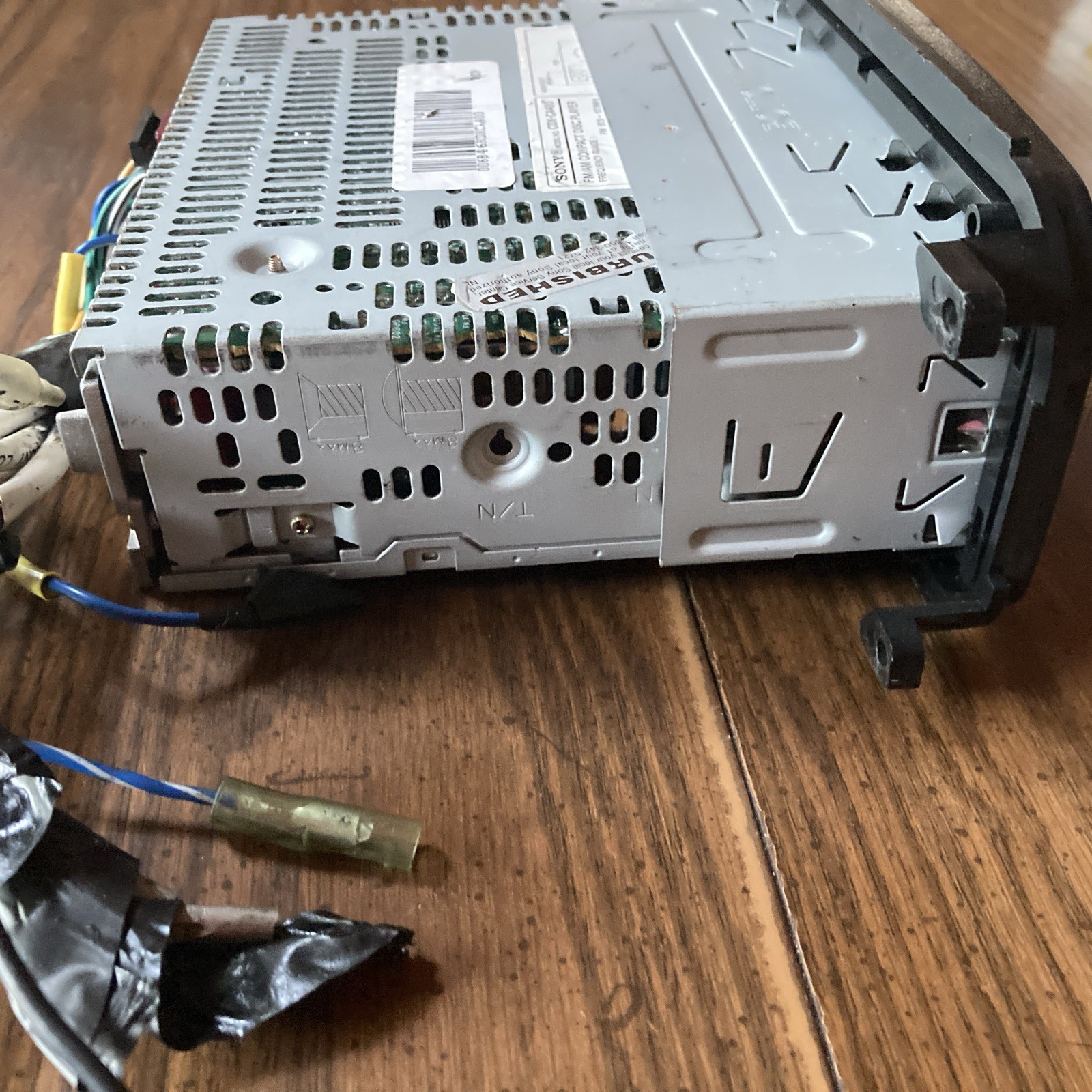 Sony CDX-CA400 CD Player In Dash Receiver AM/FM Radio Untested