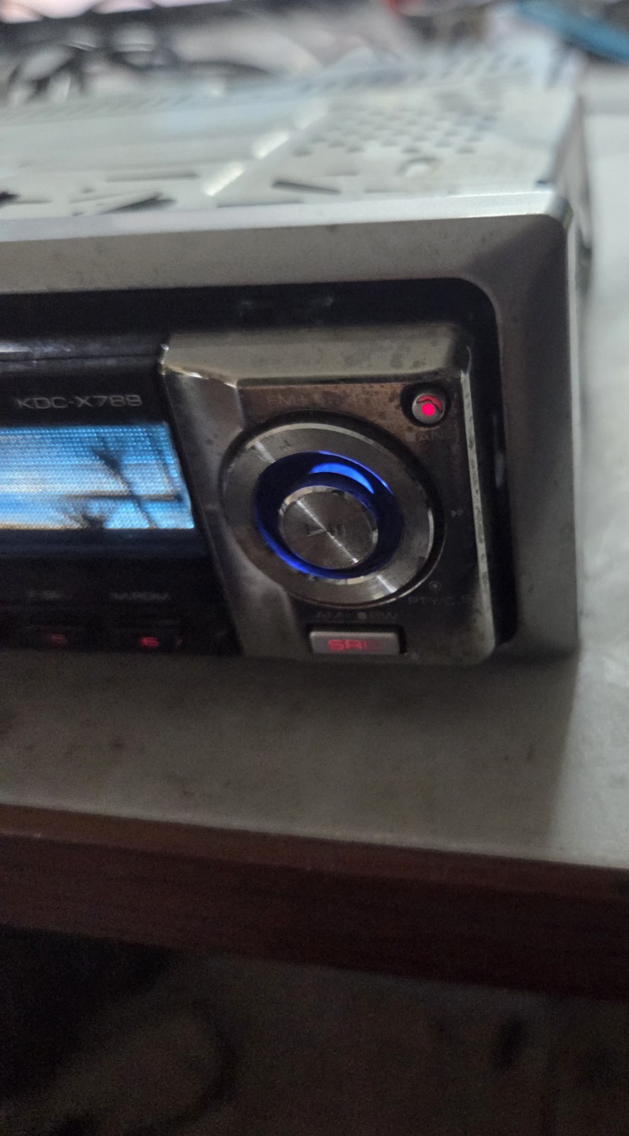 Kenwood Execelon KDC-X789 CD Player In Dash Receiver, Remote Aux 5 Volts