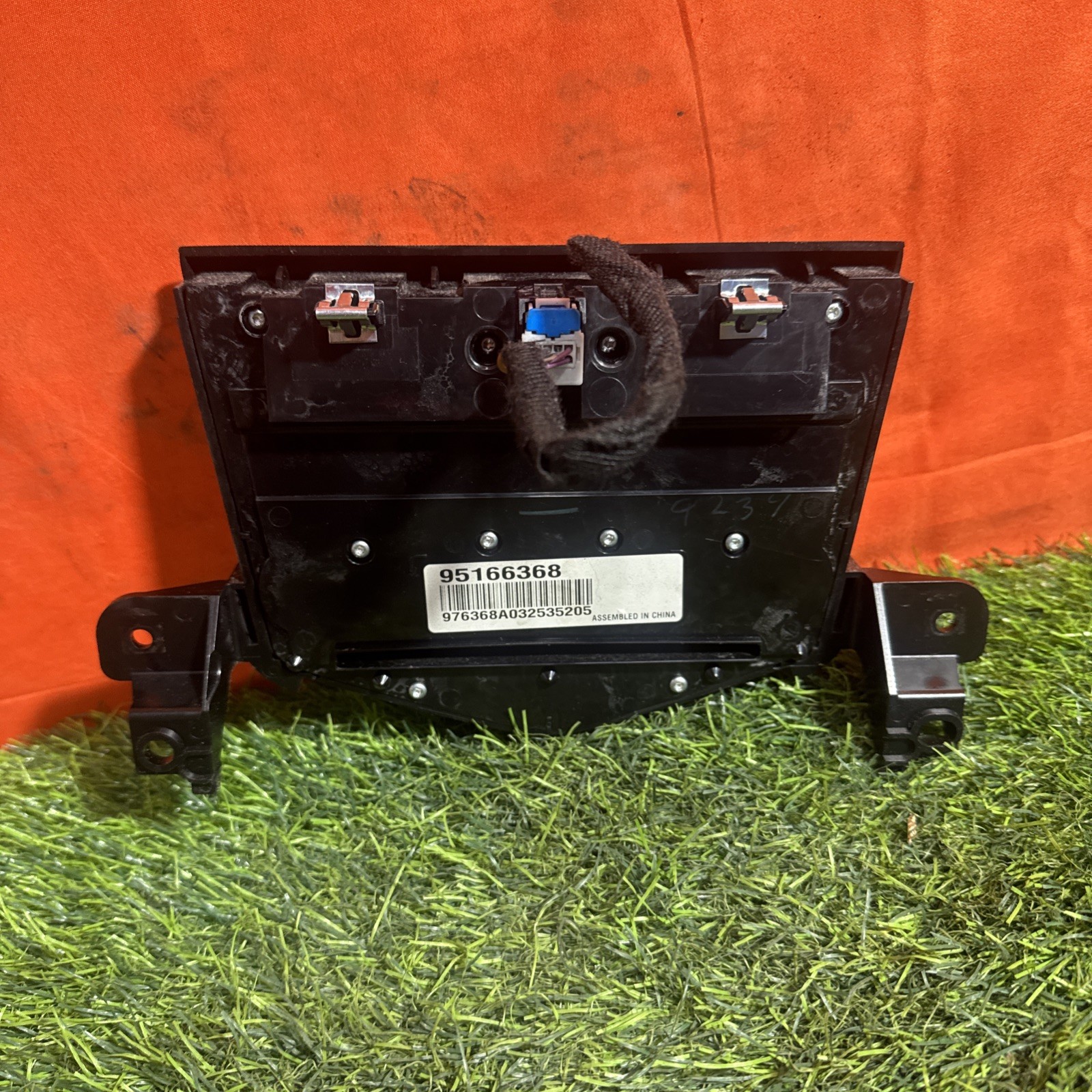 13 14 15 16 Chevy Cruze AM/FM CD radio control panel 95166368 OEM