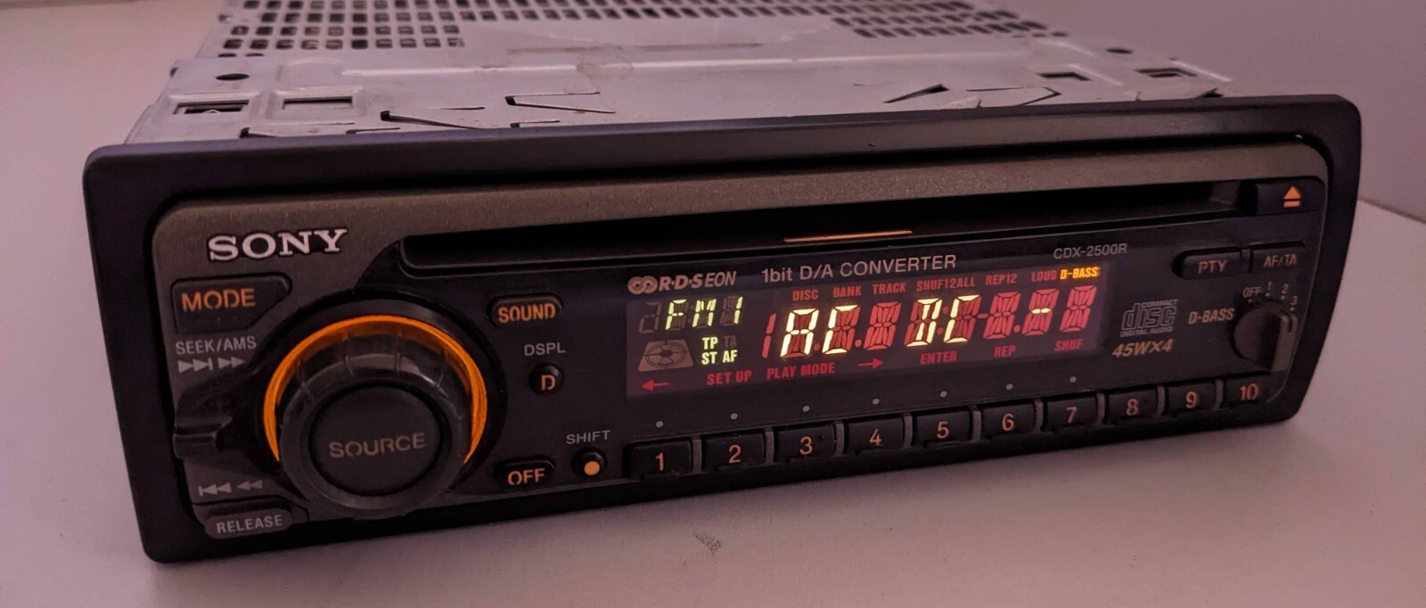Oldschool Sony CDX-2500R FM/AM Radio CD Player 4 x 45 Watt 1 Bit D/A Converter