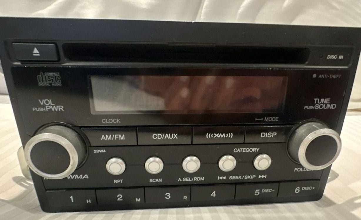 Honda Element OEM AM/FM CD MP3 Satellite Radio Receiver 39101-SCV-A320-M1