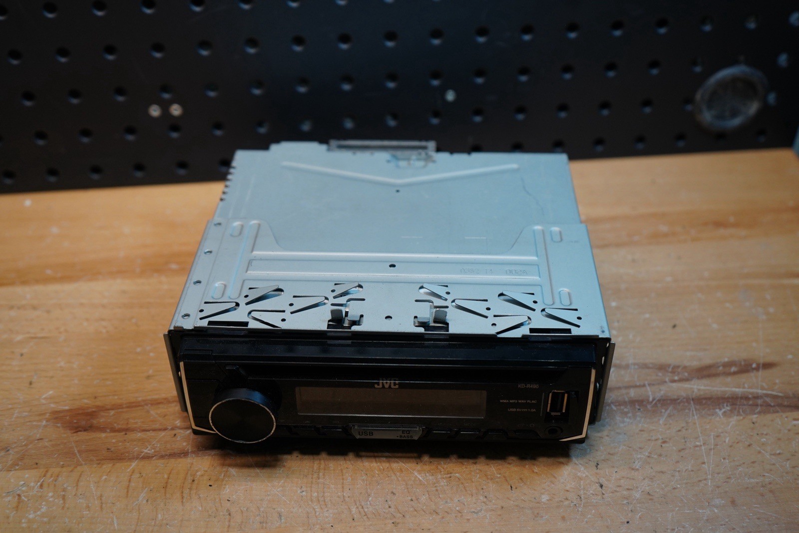 JVC KD-R490 CD Receiver featuring USB/AUX Input – Used