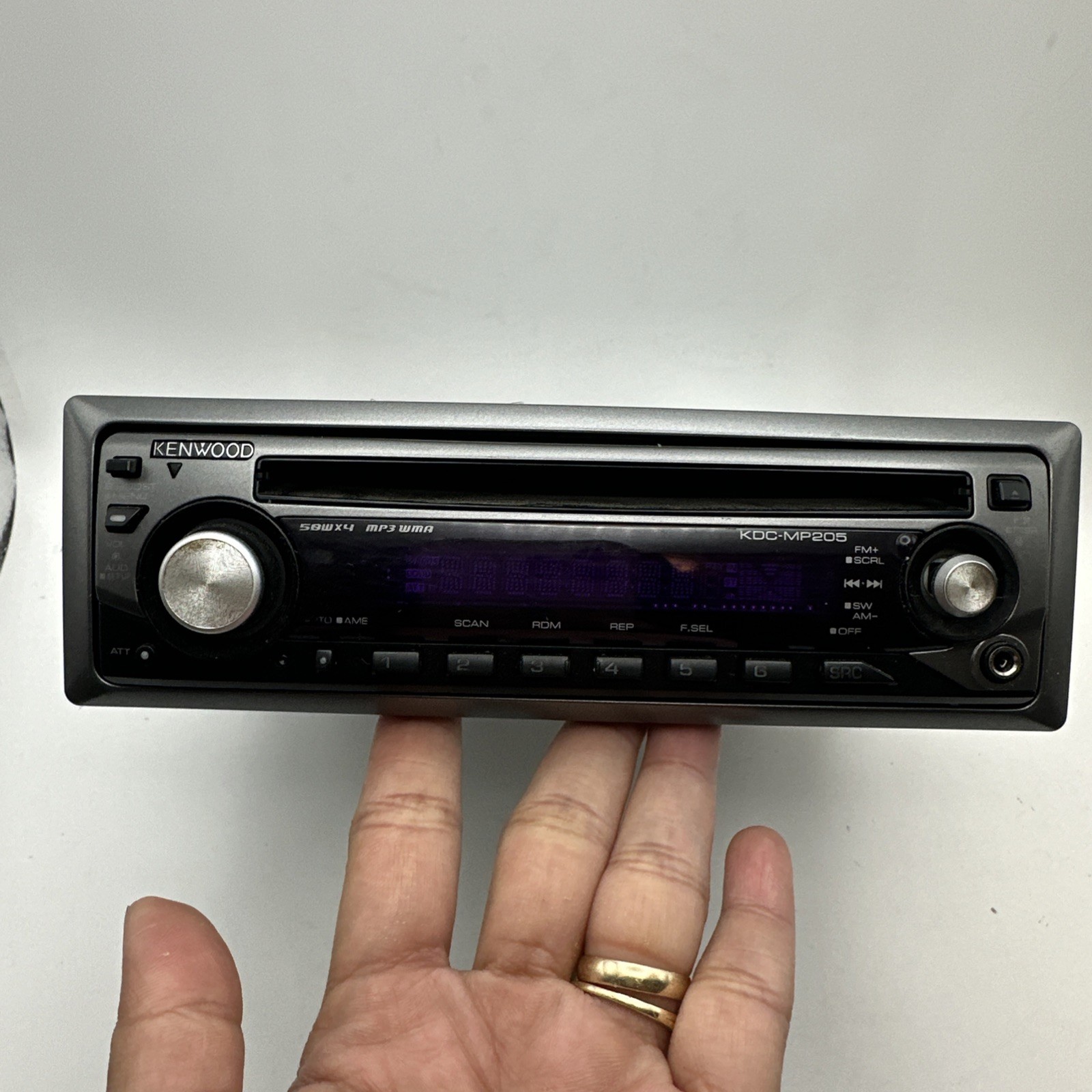 Kenwood KDC-MP205 Am fM CD 50 Watts Untested