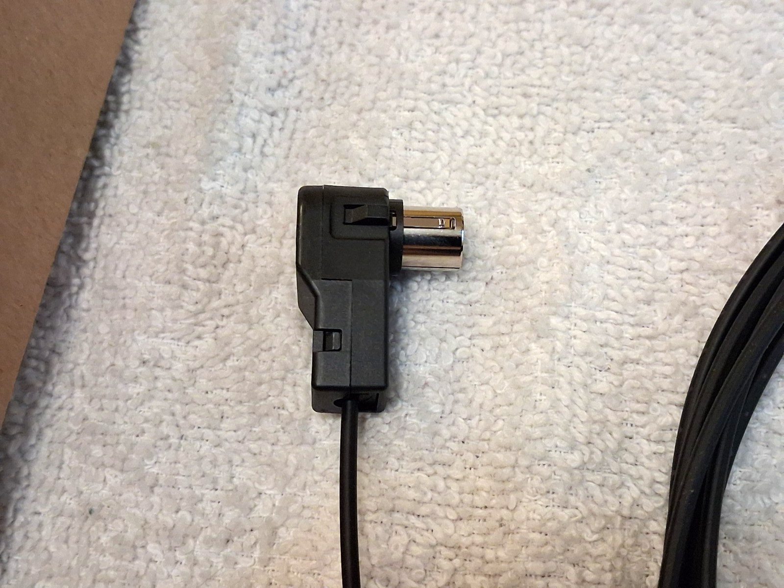 OLD SCHOOL CLARION DCA-005-600 OPTICAL CABLE FOR THE DVD DOES NOT FIT DRZ9255