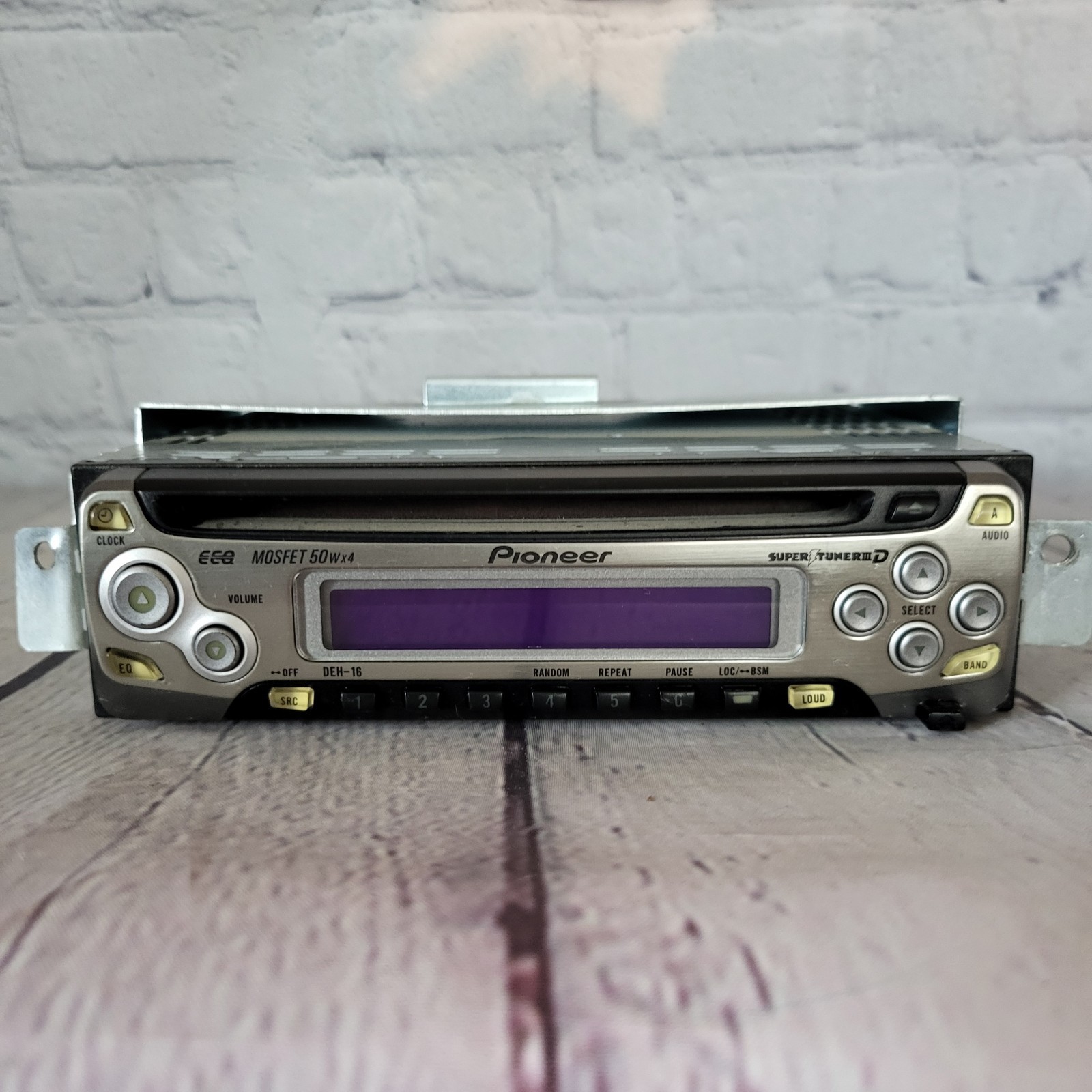 Pioneer DEH 16 MOSFET 50w Stereo CD Receiver With Removable Face Works Great