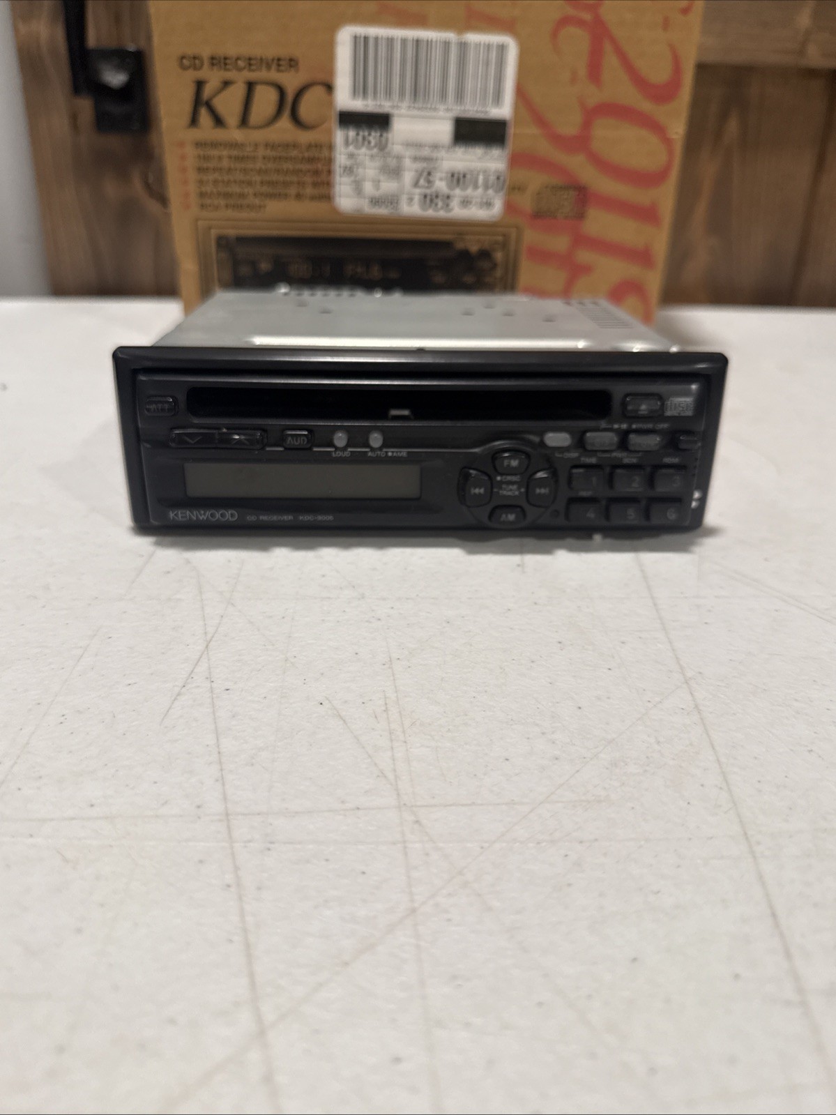 Kenwood CD Receiver with (KDC-3005) Pre-owned Not Tested With Box