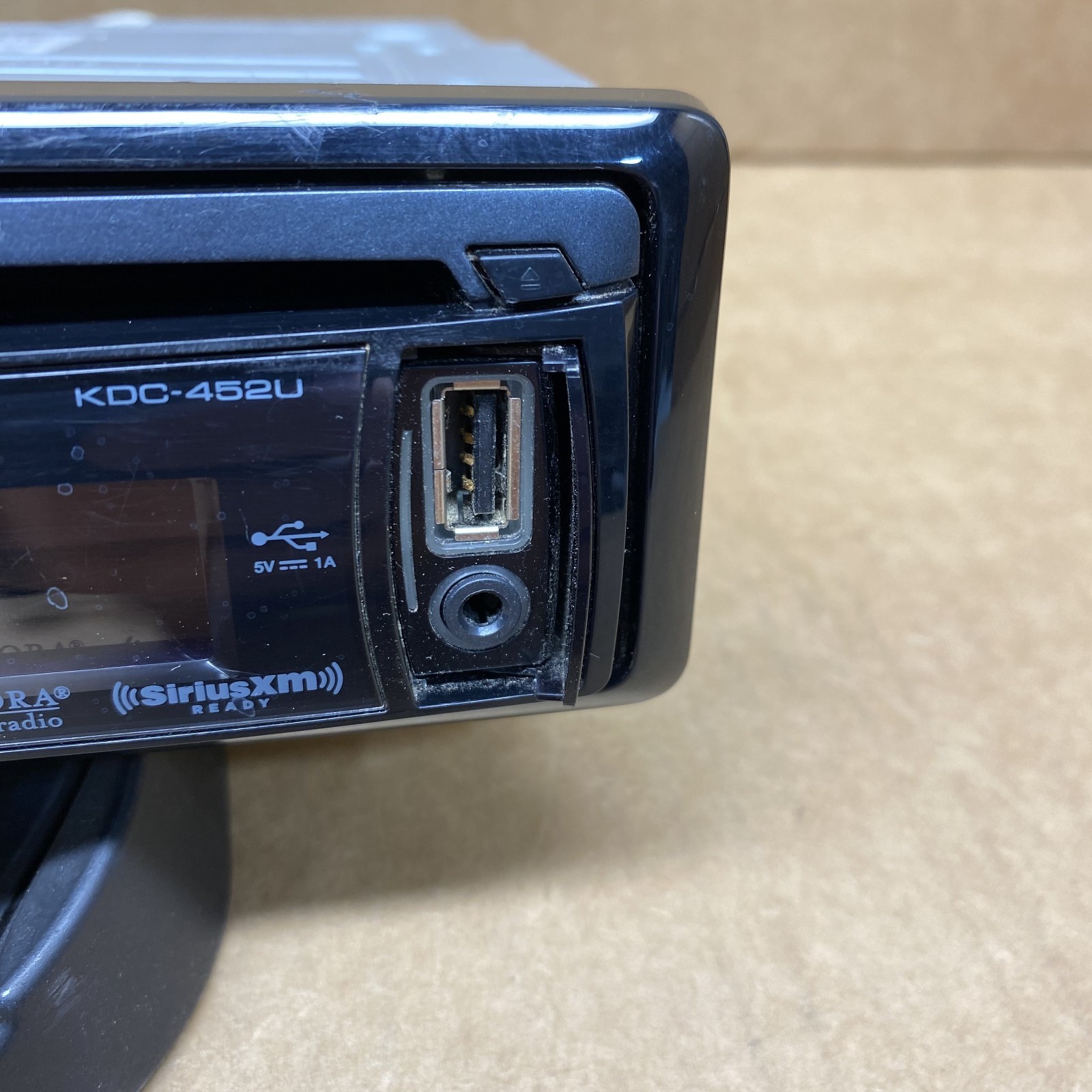 Kenwood KDC-452U Single-DIN Receiver CD Player Aux USB Bluetooth w Trim & Sleeve