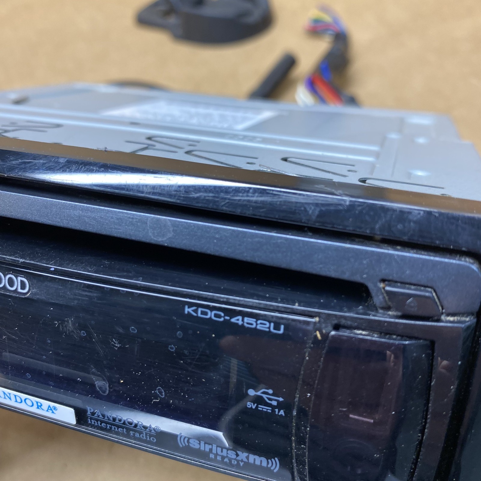 Kenwood KDC-452U Single-DIN Receiver CD Player Aux USB Bluetooth w Trim & Sleeve