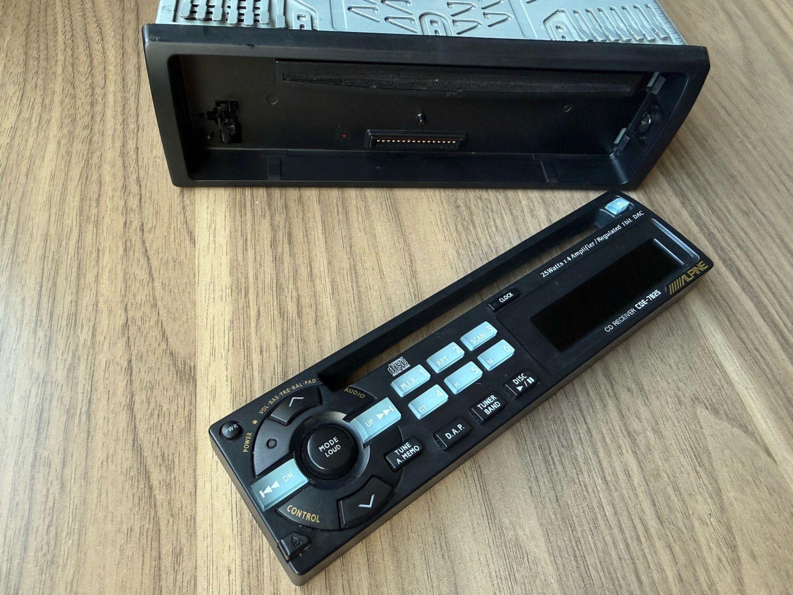 ALPINE CAR AUDIO STEREO IN DASH CD UNIT CDE-7825 VINTAGE LAMBORGHINI PORSCHE BMW
