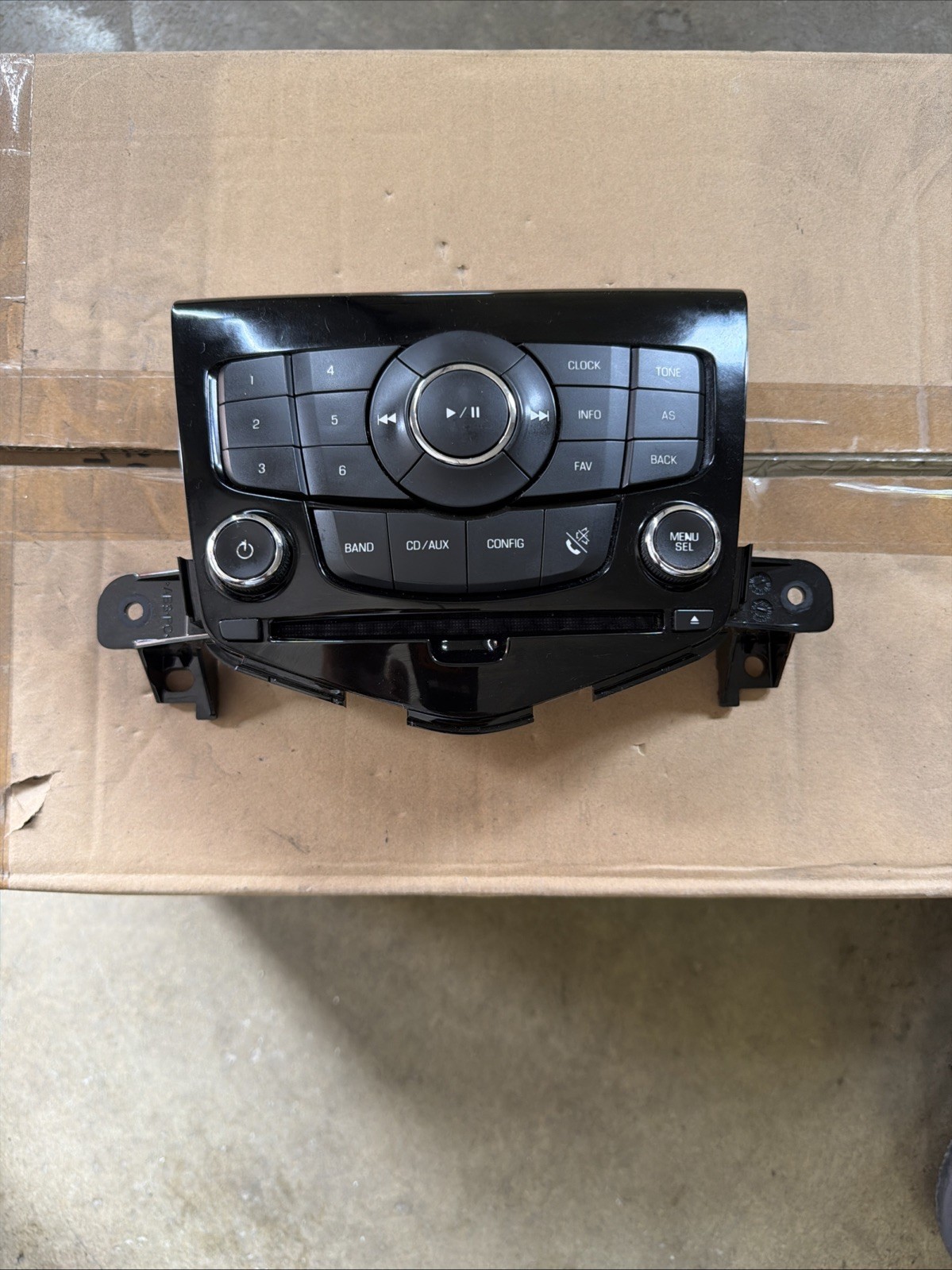 13 14 15 16 Chevy Cruze AM/FM CD radio control panel 95166368 OEM