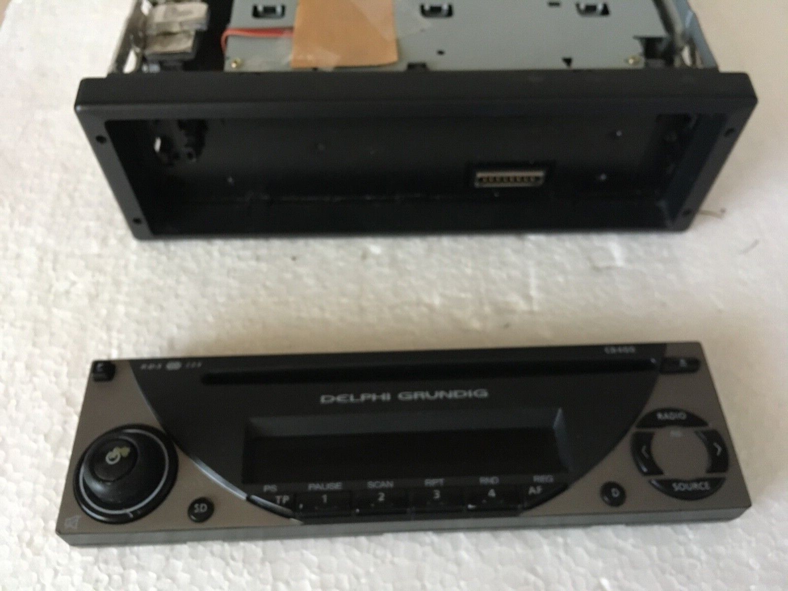 GRUNDIG DELPHI CD400 car radio audio AU 10091-12B1