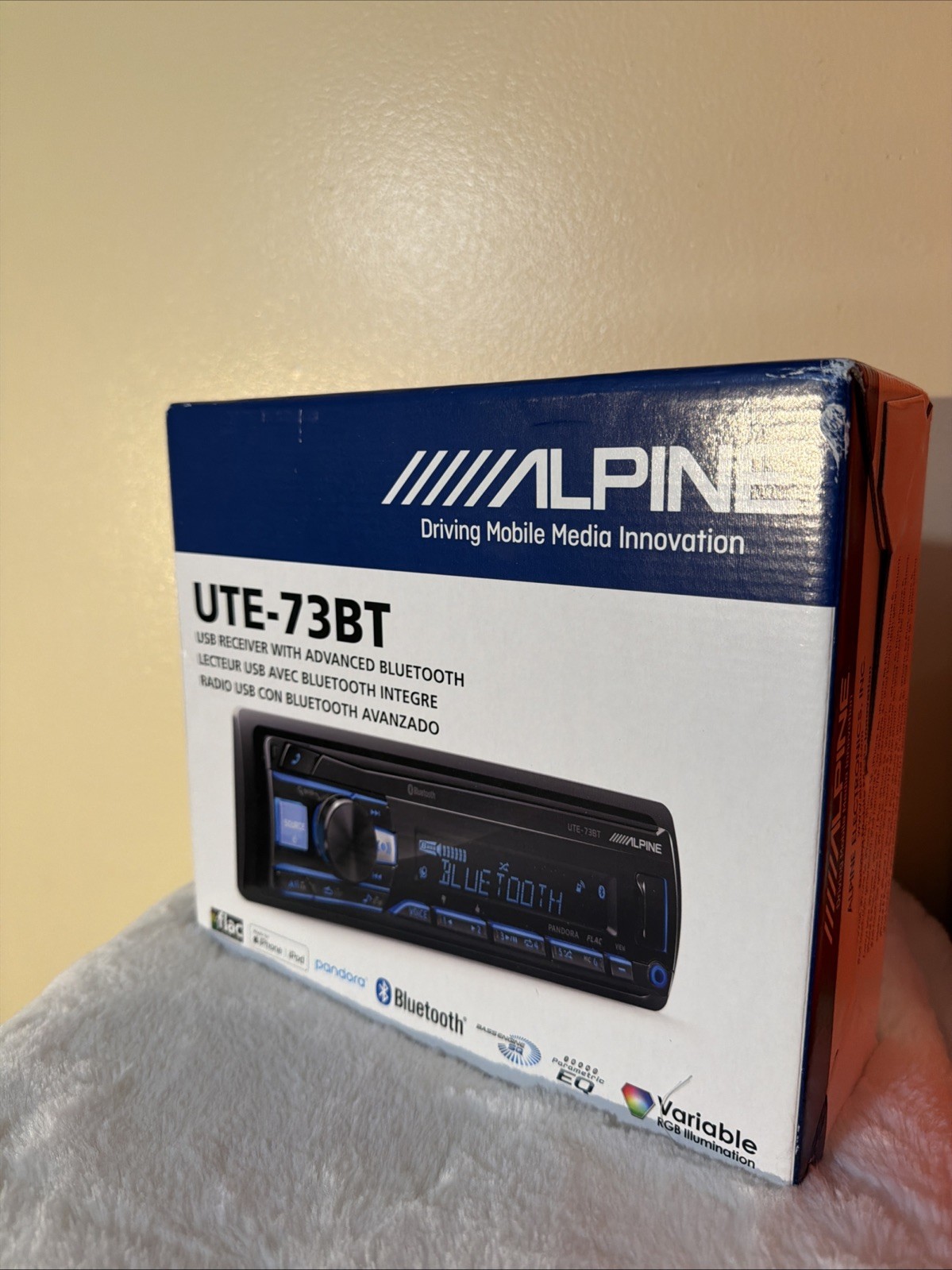 Alpine UTE-73BT, Single-DIN Digital Media Stereo w/ Bluetooth, USB & Auxiliary