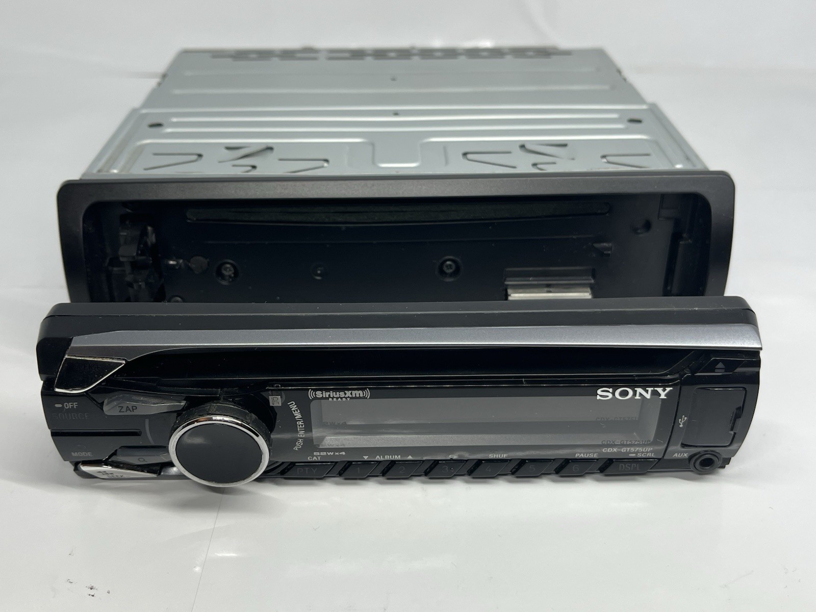 Sony CDX-GT575UP FM/AM Compact Disc Player Sirius XM /No Wires Radio Only + Face