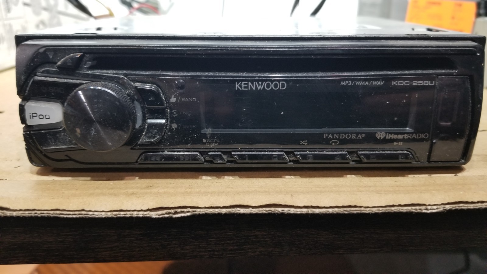 Kenwood KDC-258U AM FM CD mp3 Player USB AUX Pandora iHeart Radio Car Stereo