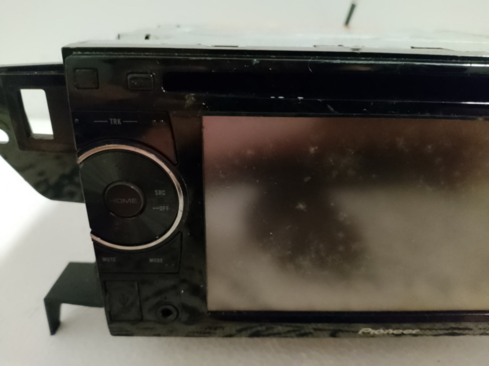 Pioneer AVH-P1400DVD 5.8″ Double-DIN Car DVD/CD/MP3 Receiver – For Parts / Repai