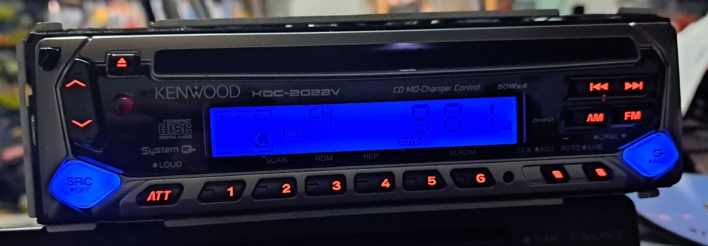 Kenwood In Dash CD Receiver Model KDC-2022V 50 peak x 4 CD changer controls