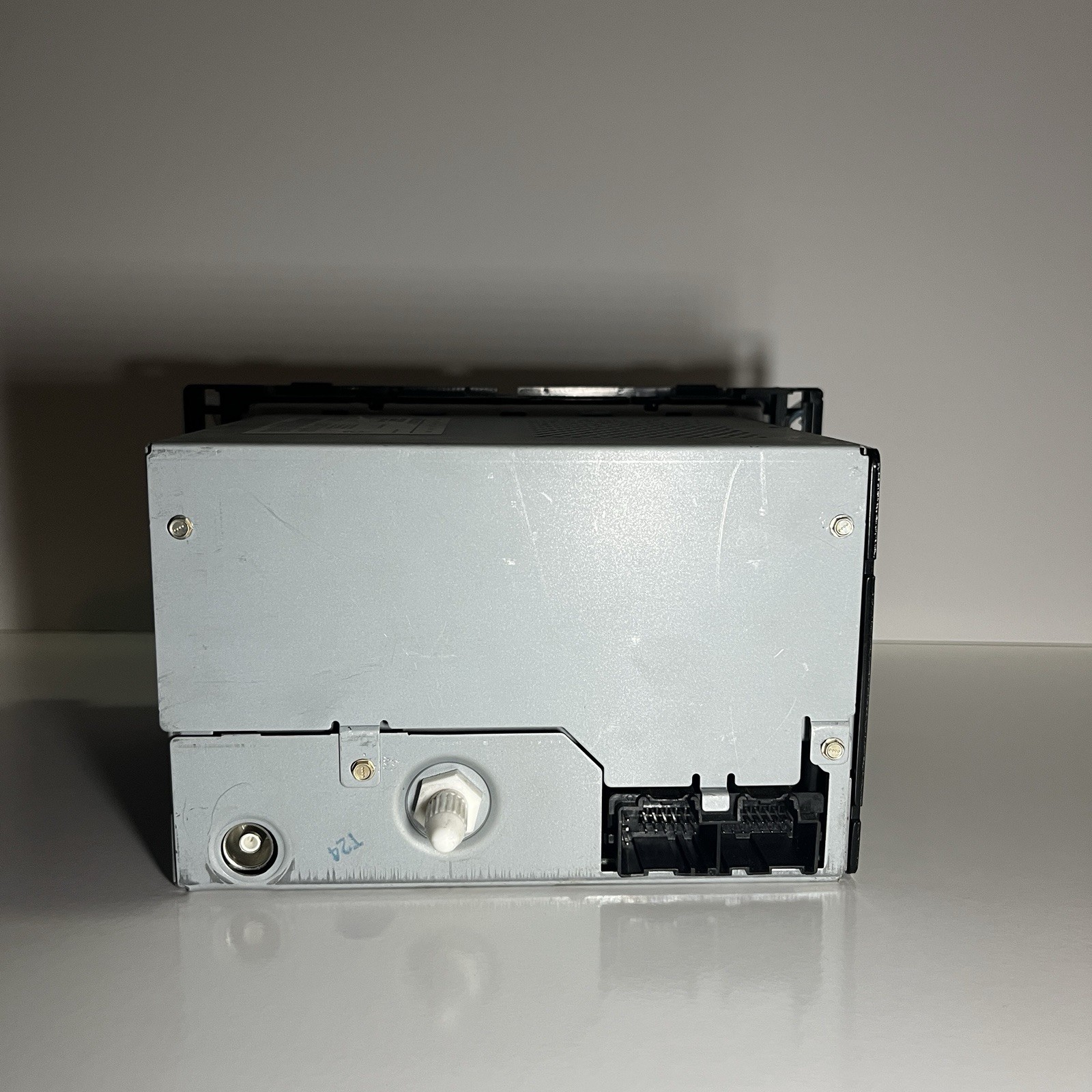 2009 Saturn Aura AM FM CD MP3 Radio Receiver OEM 25833954