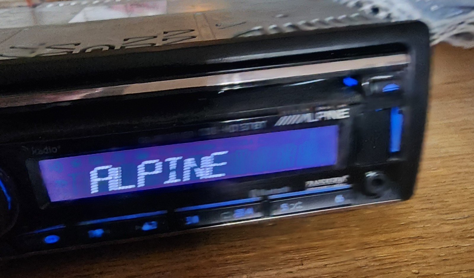 ⭐️Pre-Owned, TESTED⭐️ Alpine BT, CD, AUX, USB-(CDE-HD137BT)
