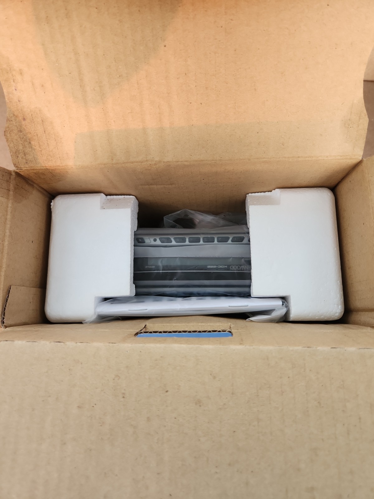 Kenwood KDC-222 Car Stereo Receiver/CD player with mounting sleeve ( New )