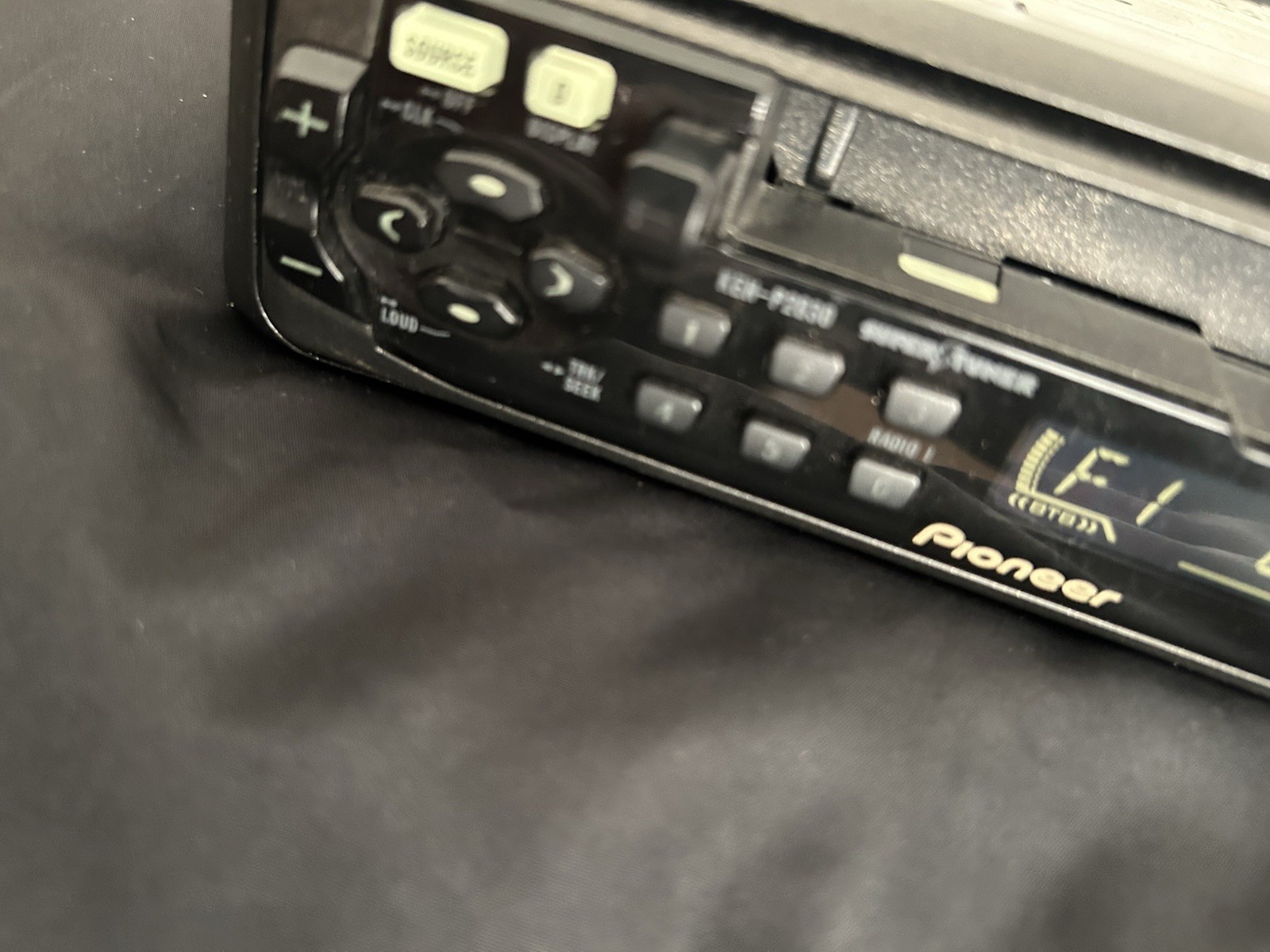 Pioneer KEH-P2030 Cassette Player, Radio Receiver Car AM/FM Stereo , Old School