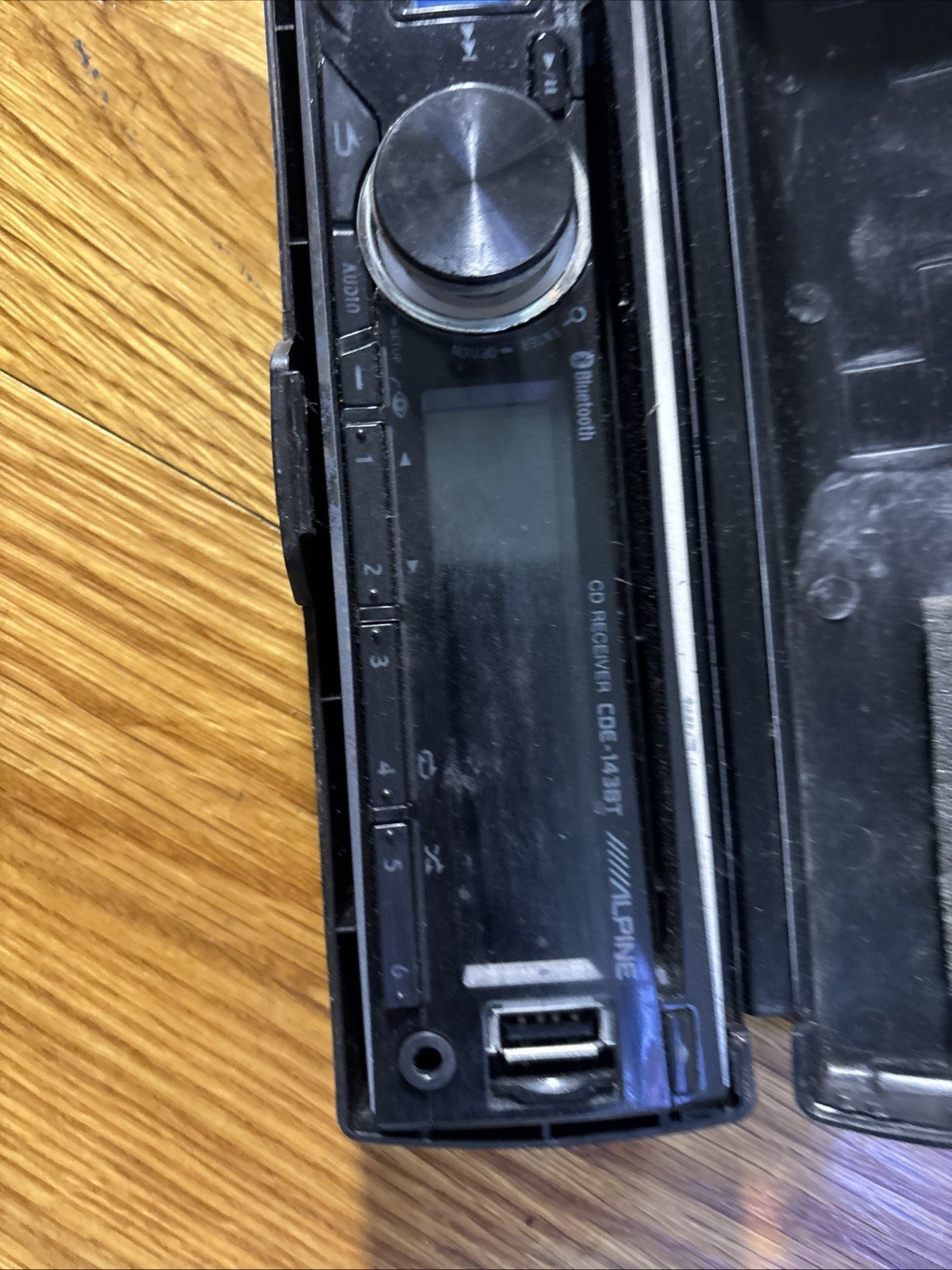Alpine CDE-HD137BT HD radio mp3 CD USB AUX bluetooth 6 channel⚠️face Only ⚠️