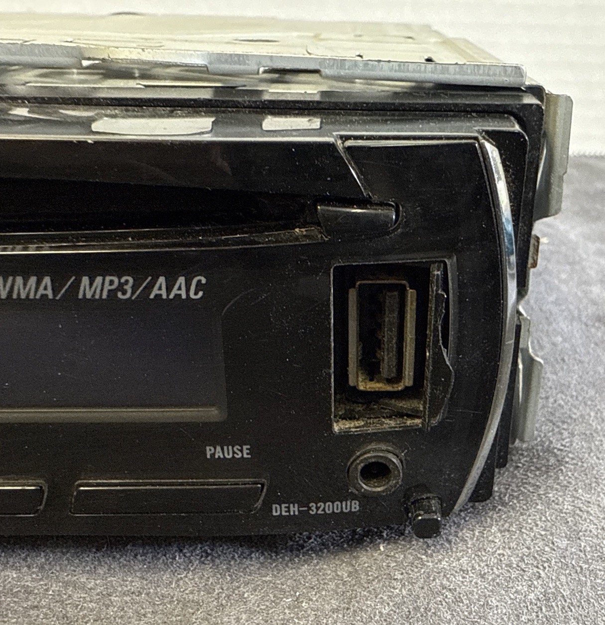 pioneer deh-3200ub car stereo Tested Works Missing Trim Ring Might Need New Cage