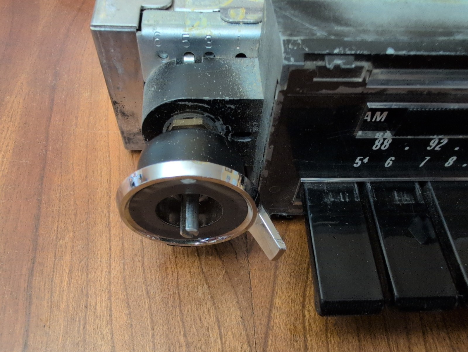 Vintage 60s Automatic Radio Mfg Universal 12V AFC AM FM Car Model AFC-1303 READ