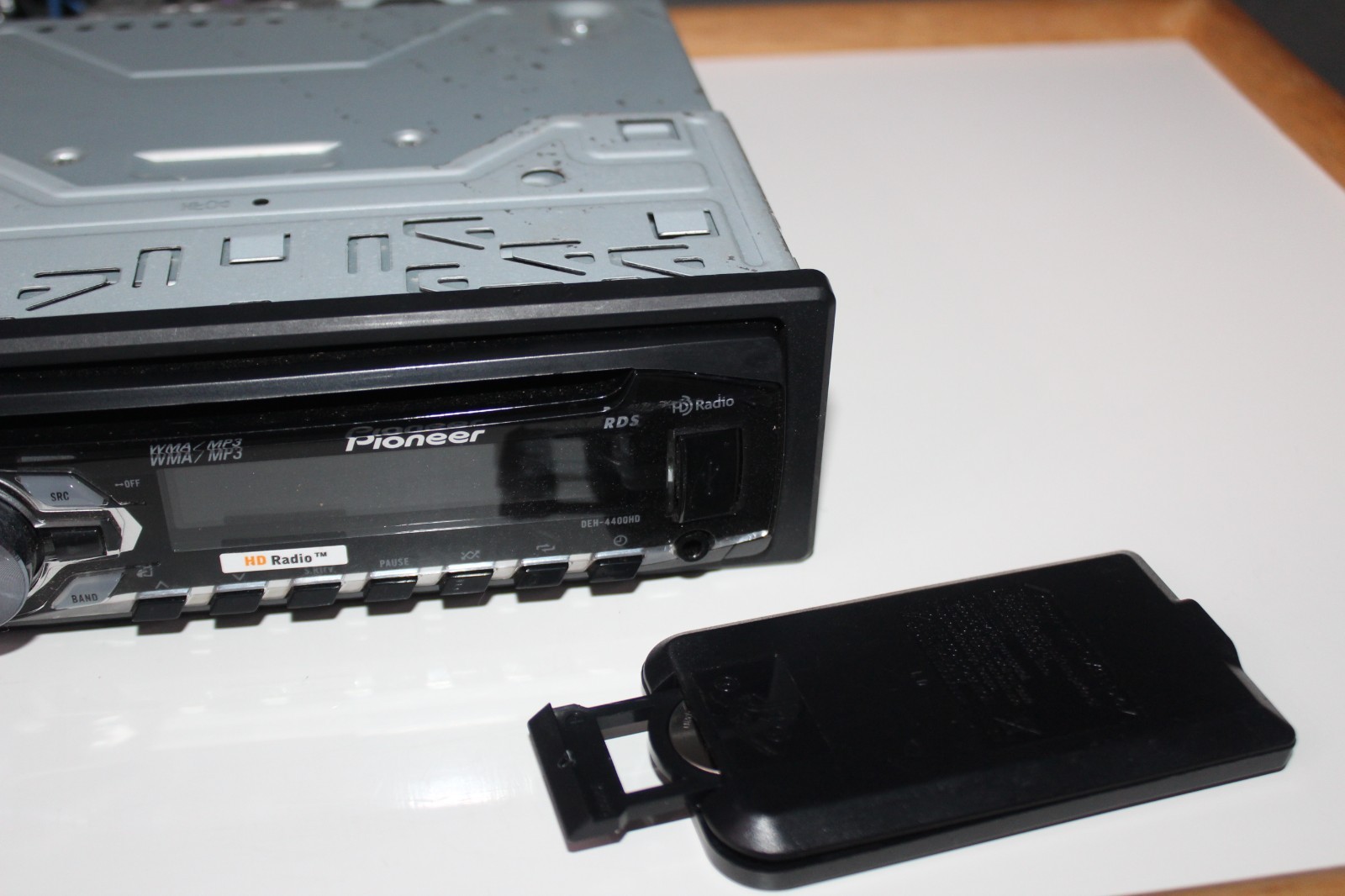 Pioneer In Dash Car Radio DEH 44 OO HD High Definition With Remote And Manual