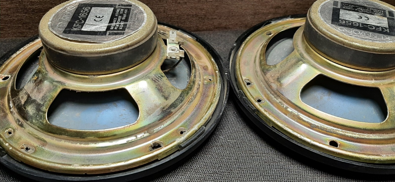 Vintage cassette receiver Kenwood KRC – 277 and two speakers Kenwood KFC – 1656
