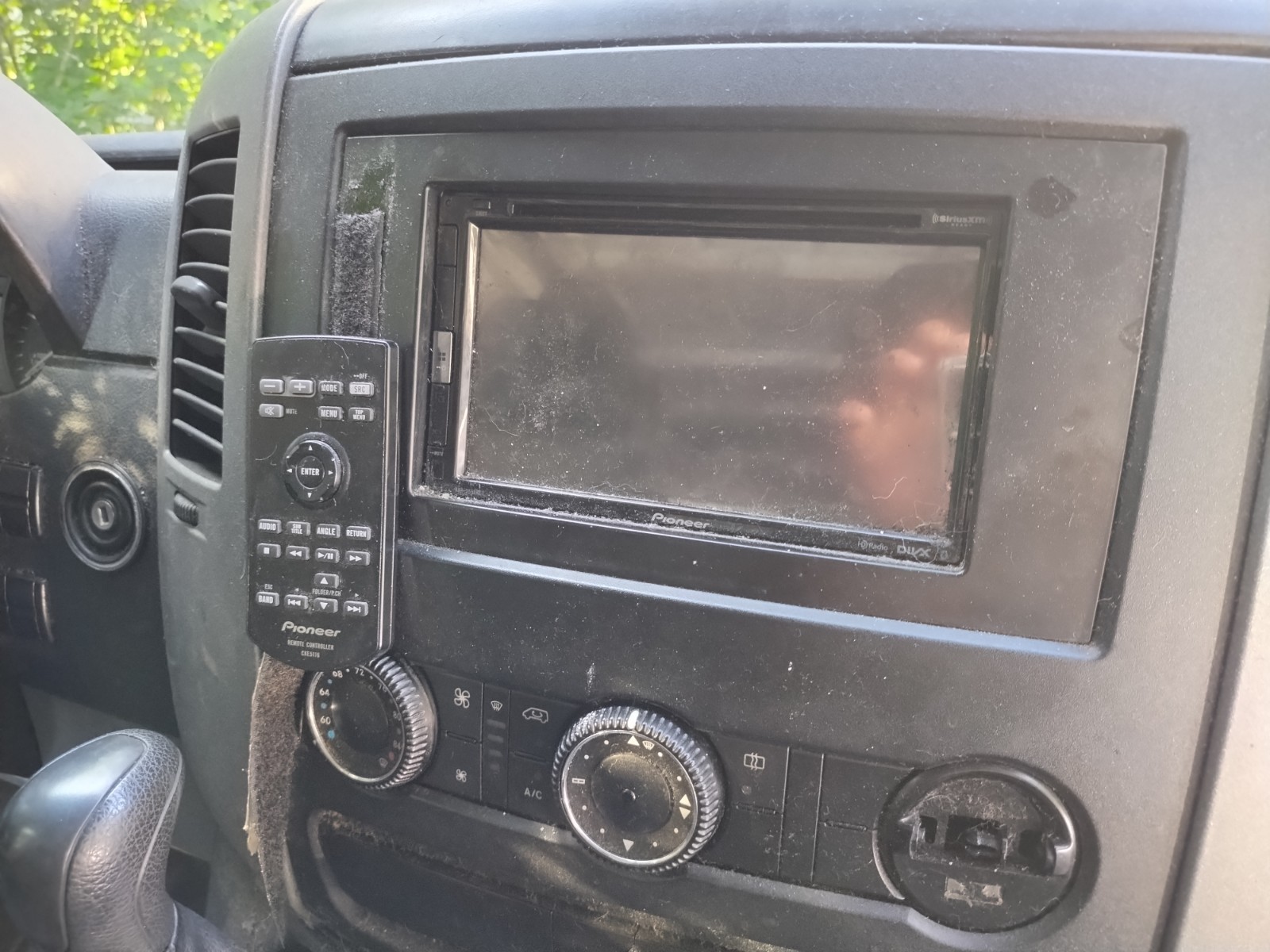 Pioneer 10 inch Flat Screen Radio fits Mercedes sprinter