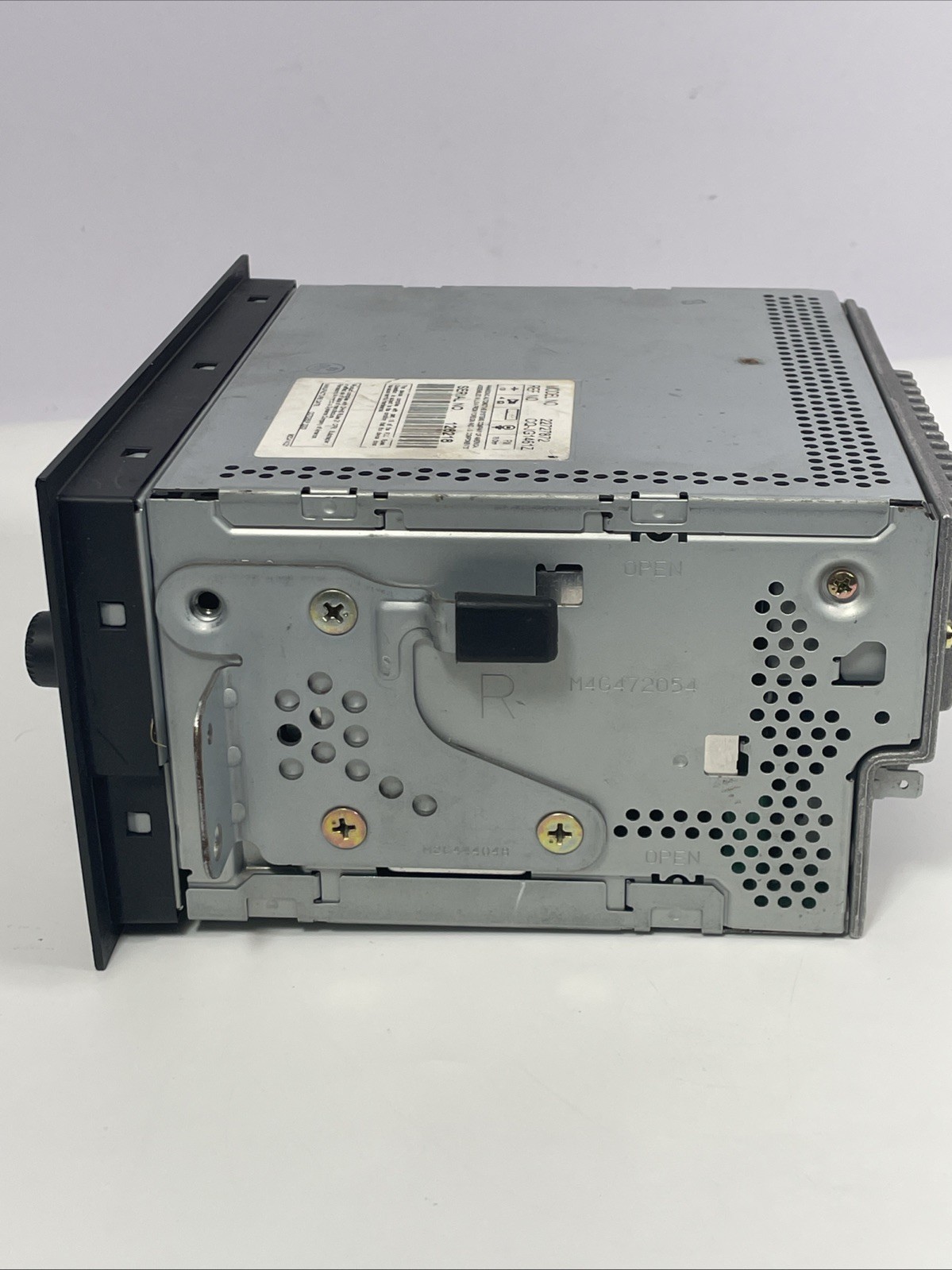 Saturn Ion AM FM CD MP3 radio receiver 22727872 Not Tested For Parts Only