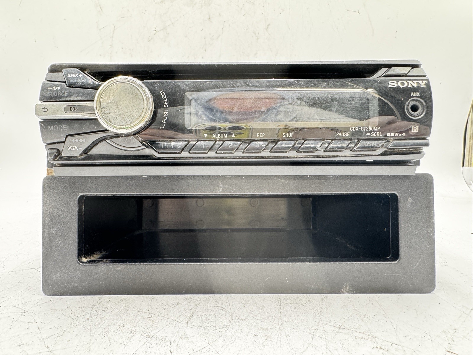 Sony Radio Stereo FM/AM Compact CD player CDX-GT260MP