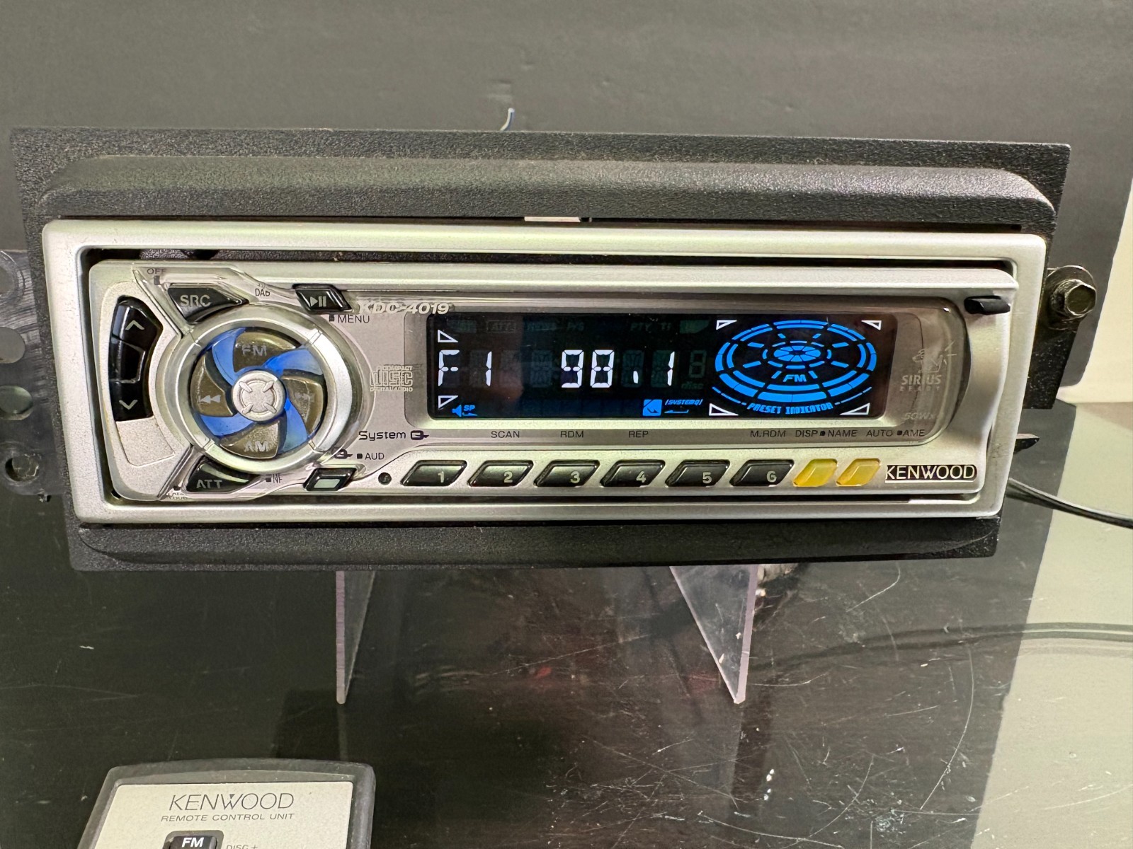 Kenwood KDC-4019 Car Stereo CD Player Detachable Faceplate Harness Trim ~ Tested
