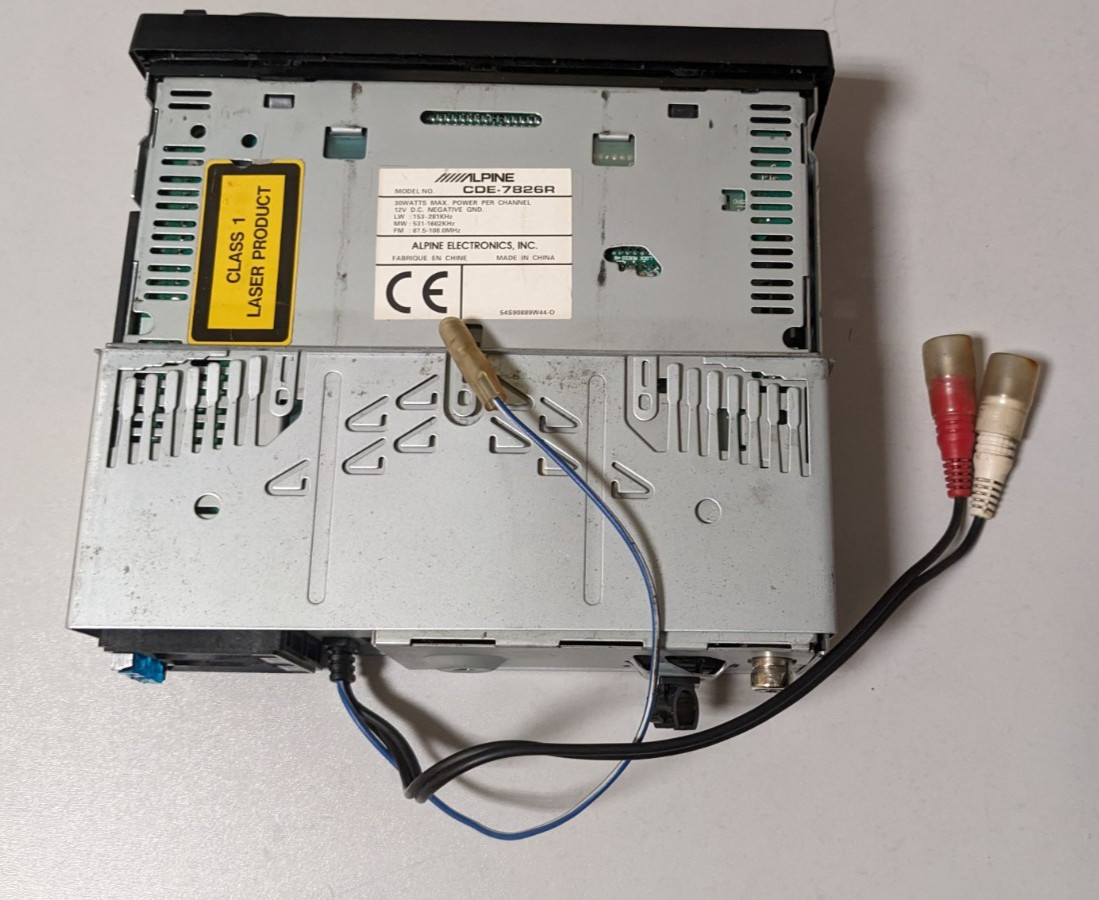 Alpine CDE-7826R FM/AM Car CD Receiver RDS Radio 4 X WATT 1 Bit DAC