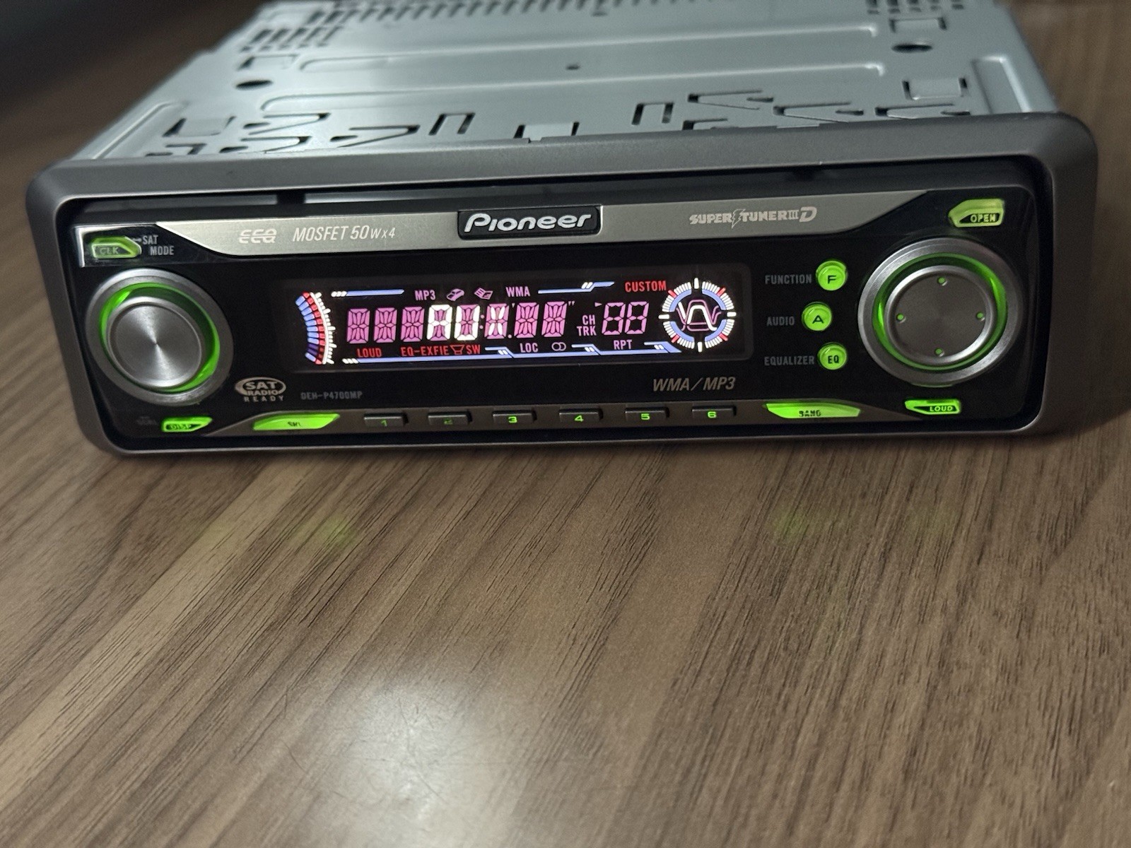 PIONEER BLUETOOTH CAR AUDIO STEREO CD OLD SCHOOL DEH-P4700MP EQ SUB VINTAGE RARE