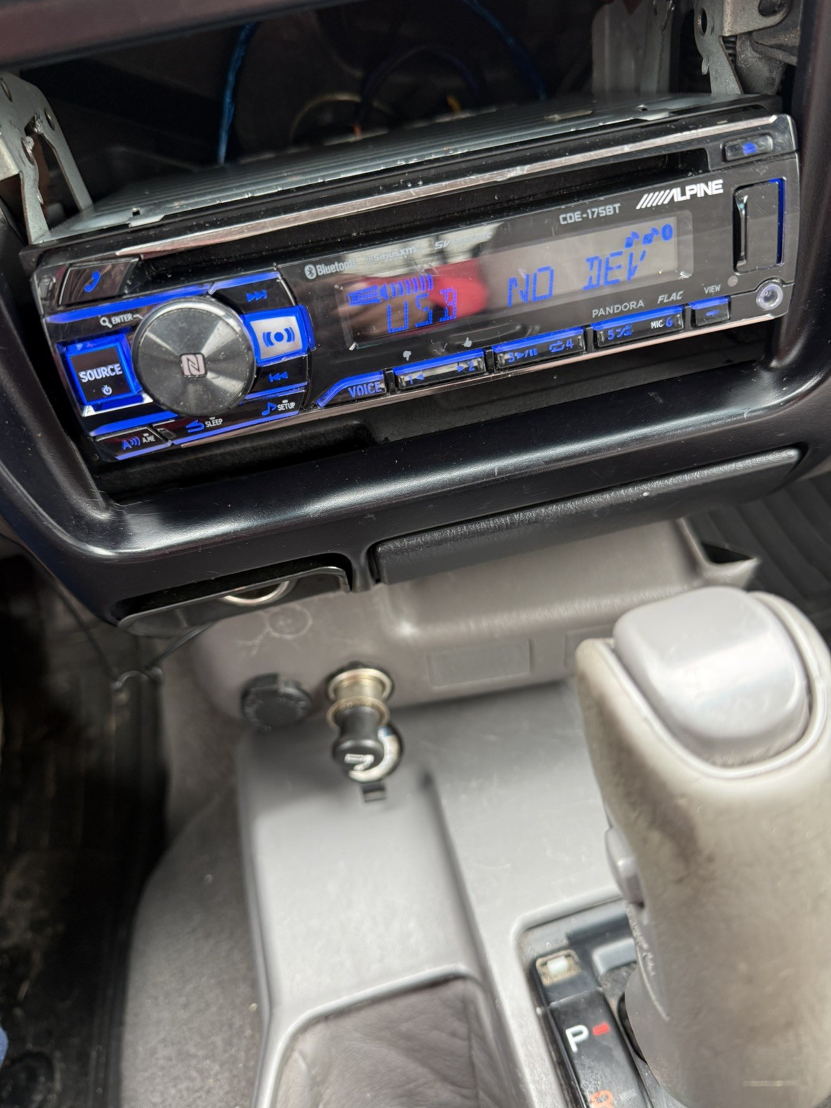 Alpine CDE-175BT USED