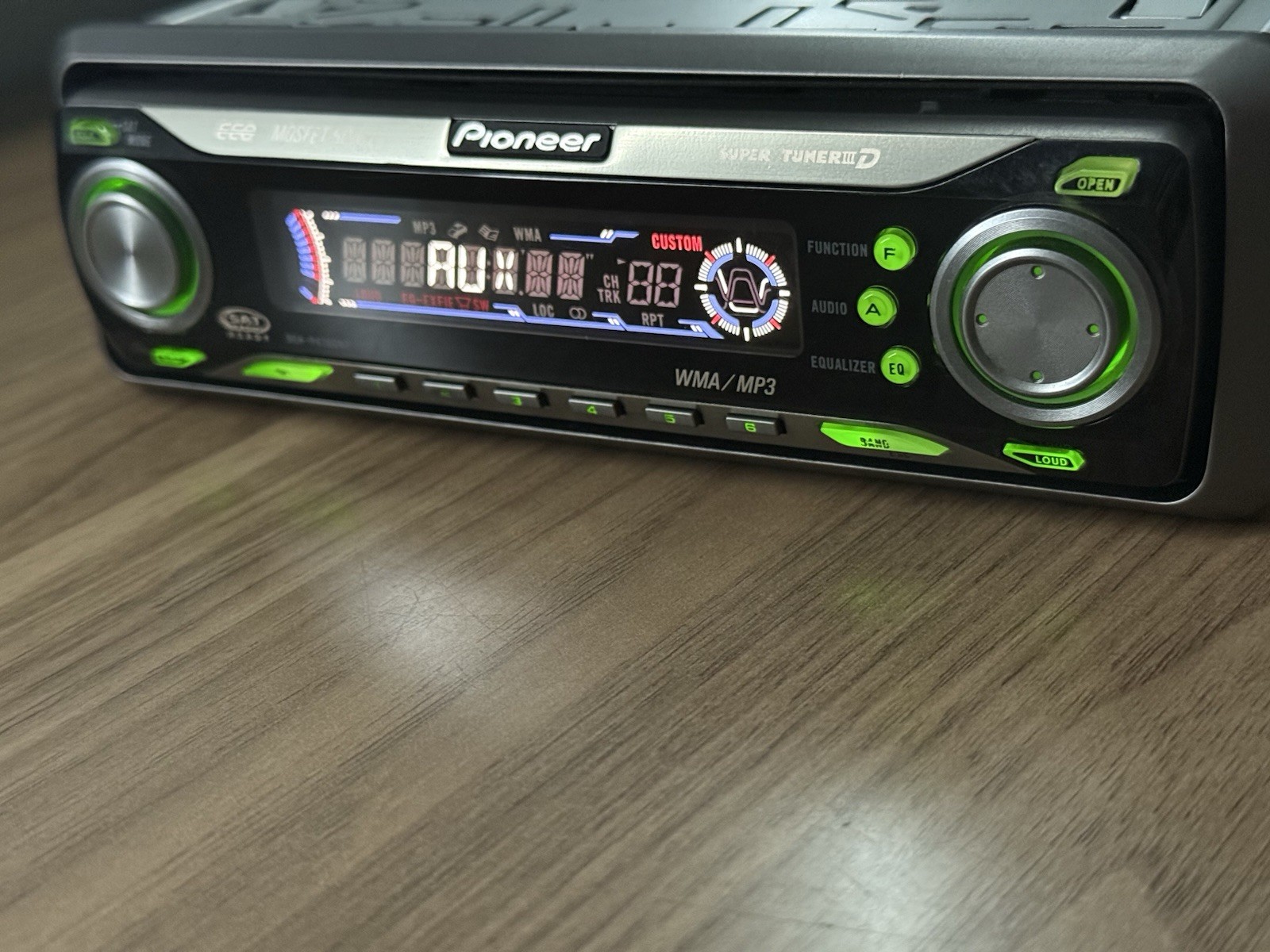 PIONEER BLUETOOTH CAR AUDIO STEREO CD OLD SCHOOL DEH-P4700MP EQ SUB VINTAGE RARE