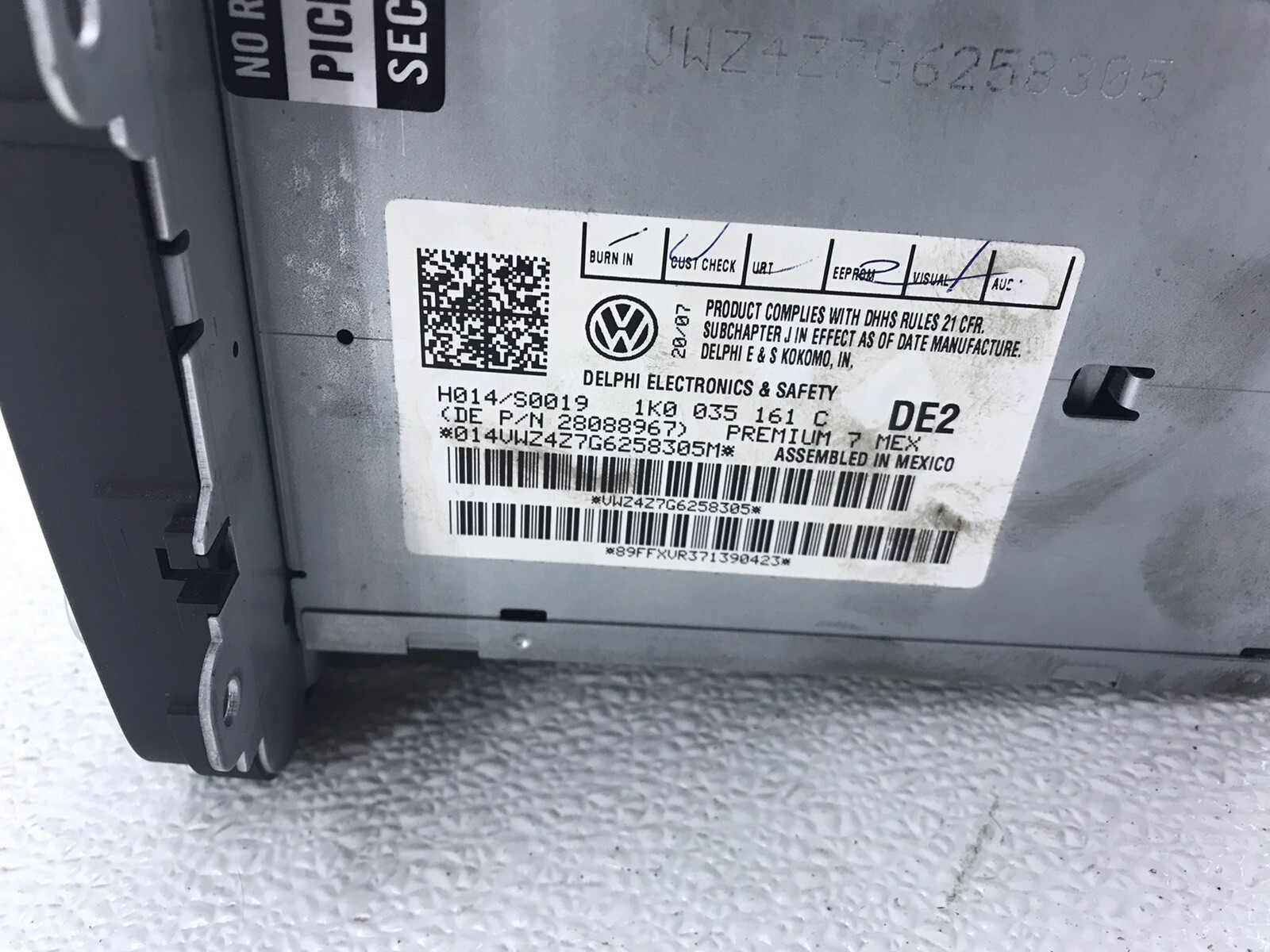 2007-2009 volkswagen EOS radio stereo receiver 1K0035161C 2 DIN AMFM oem
