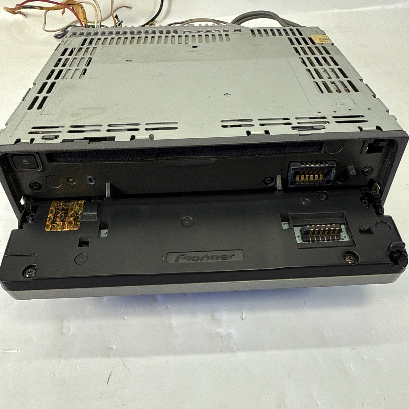 (FOR PARTS REPAIR) Pioneer DEH-P7400MP Old School Car Stereo
