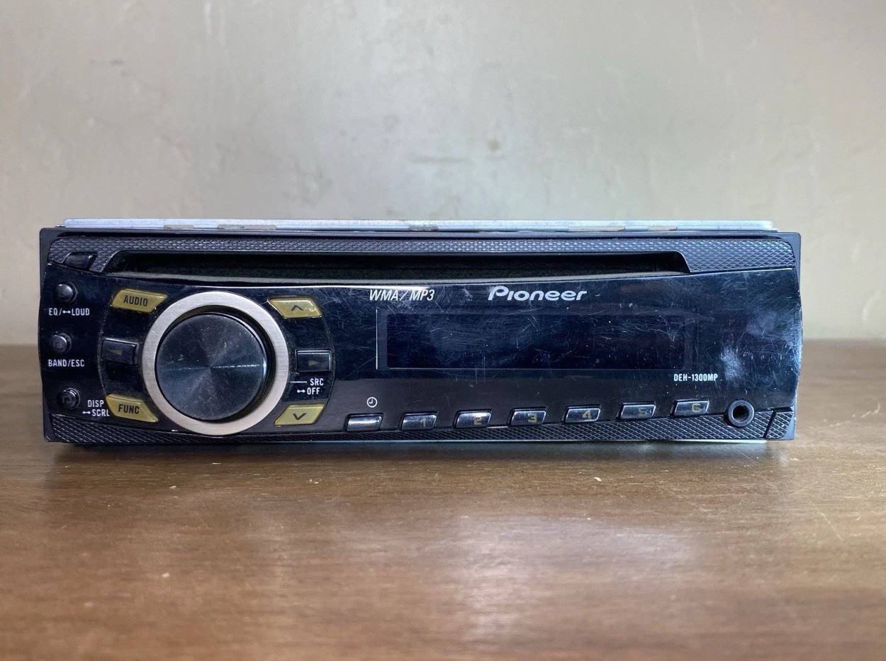 Pioneer DEH-1300MP In-Dash AMFM CD Receiver Radio Detachable Face Plate UNTESTED