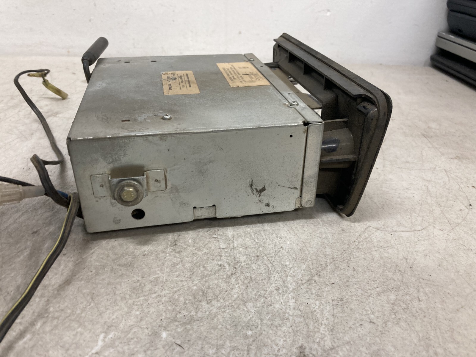 VINTAGE VOLVO FM MPX CASSETTE CAR RADIO, 4 STEREO (model unknown)