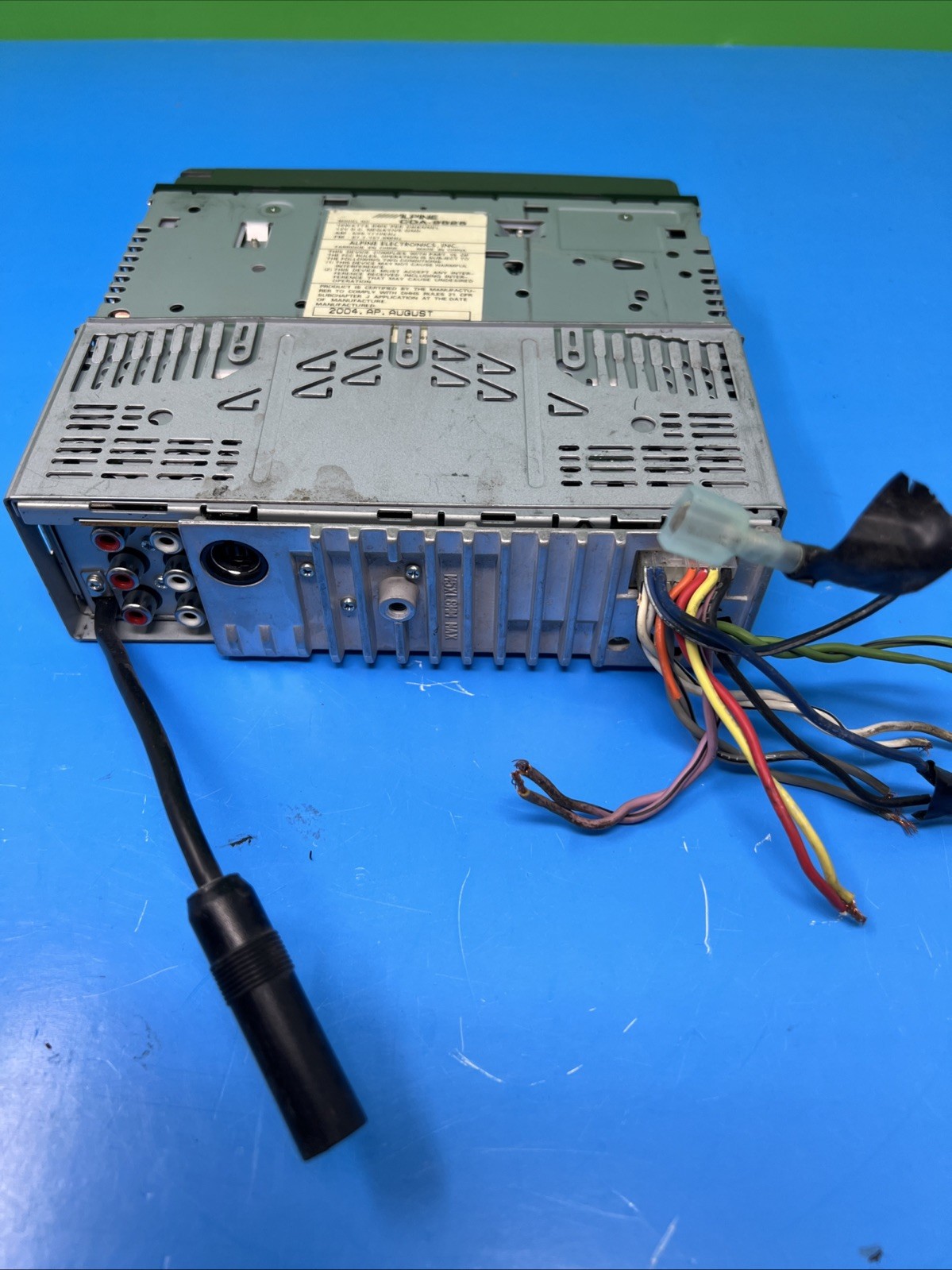 ALPINE BLUETOOTH CAR AUDIO STEREO IN DASH CD UNIT CDA-9825 EQ VINTAGE RARE SUB!