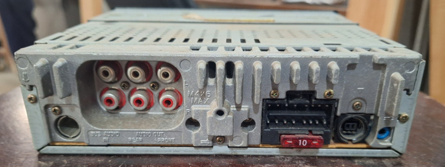 Sony XR-C6120
