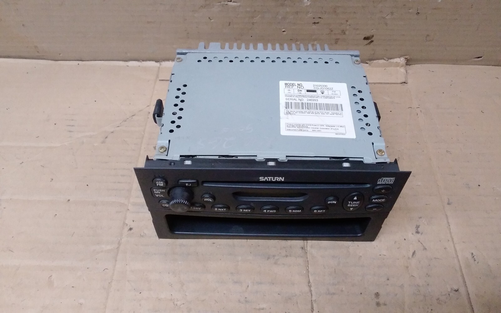 2002 SATURN S SEDAN AM FM CD RADIO ID- 21025330 (OPT U1C)